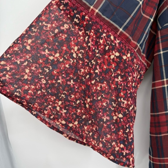 Catherines Top Women 3X Petite Red Plaid 3/4 Sleeve V-Neck Tasseled Bell Sleeves - Picture 6 of 12